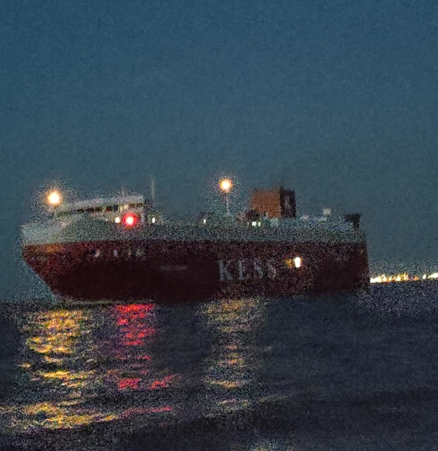 Gros bateau la nuit